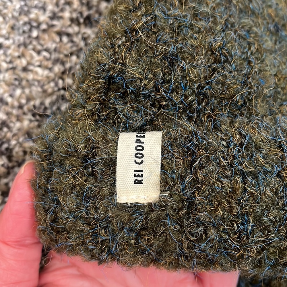 REI green and blue Pom Pom winter hat one size - Picture 2 of 5